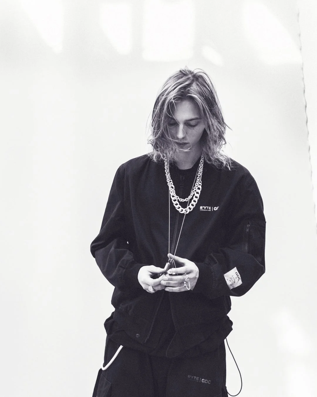 ボンバージャケット着用モデル