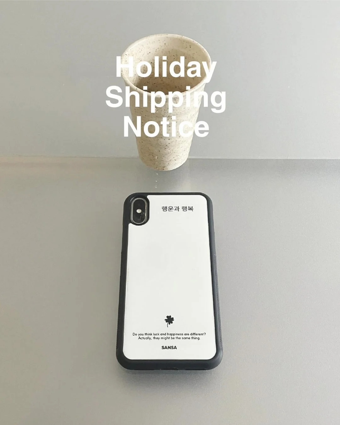 SANSAのスマホケースとコップ