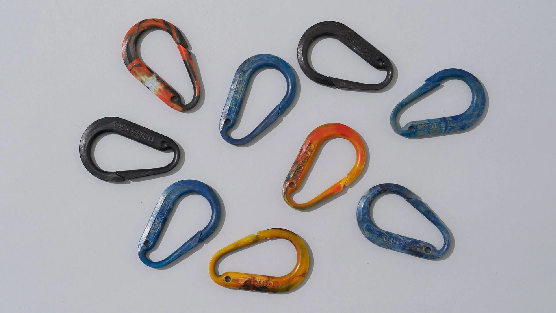 カラビナ複数色