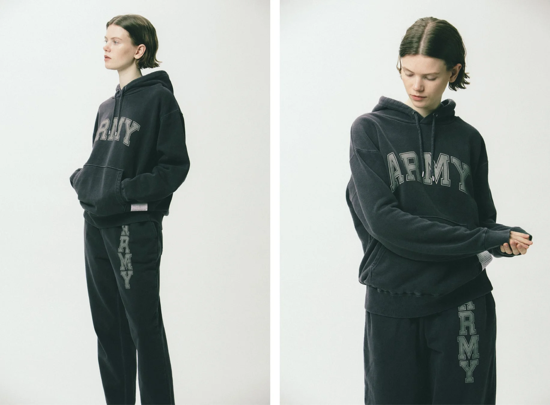ARMYロゴ入りパーカーとスウェットパンツの女性モデル