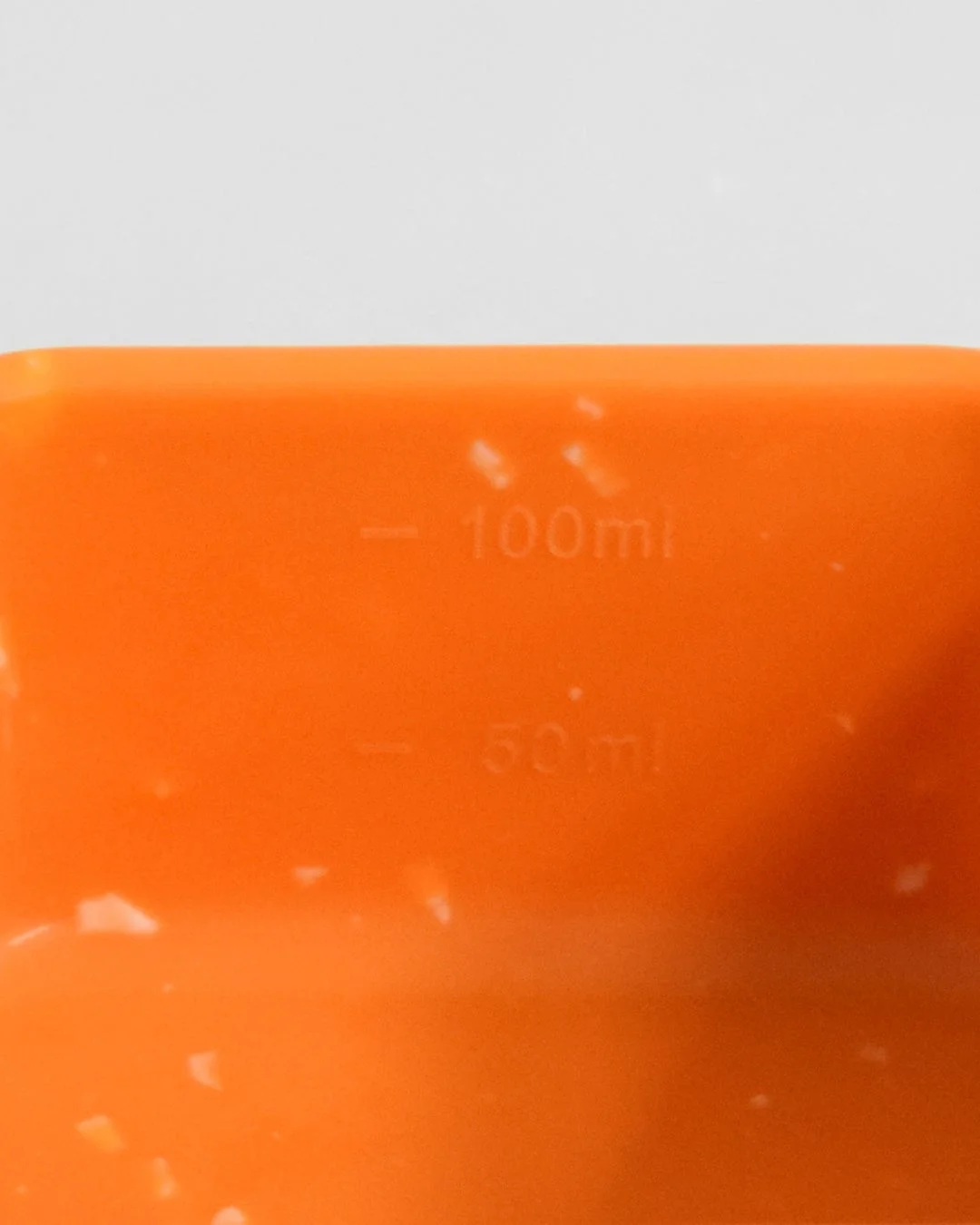 目盛り付きの容器