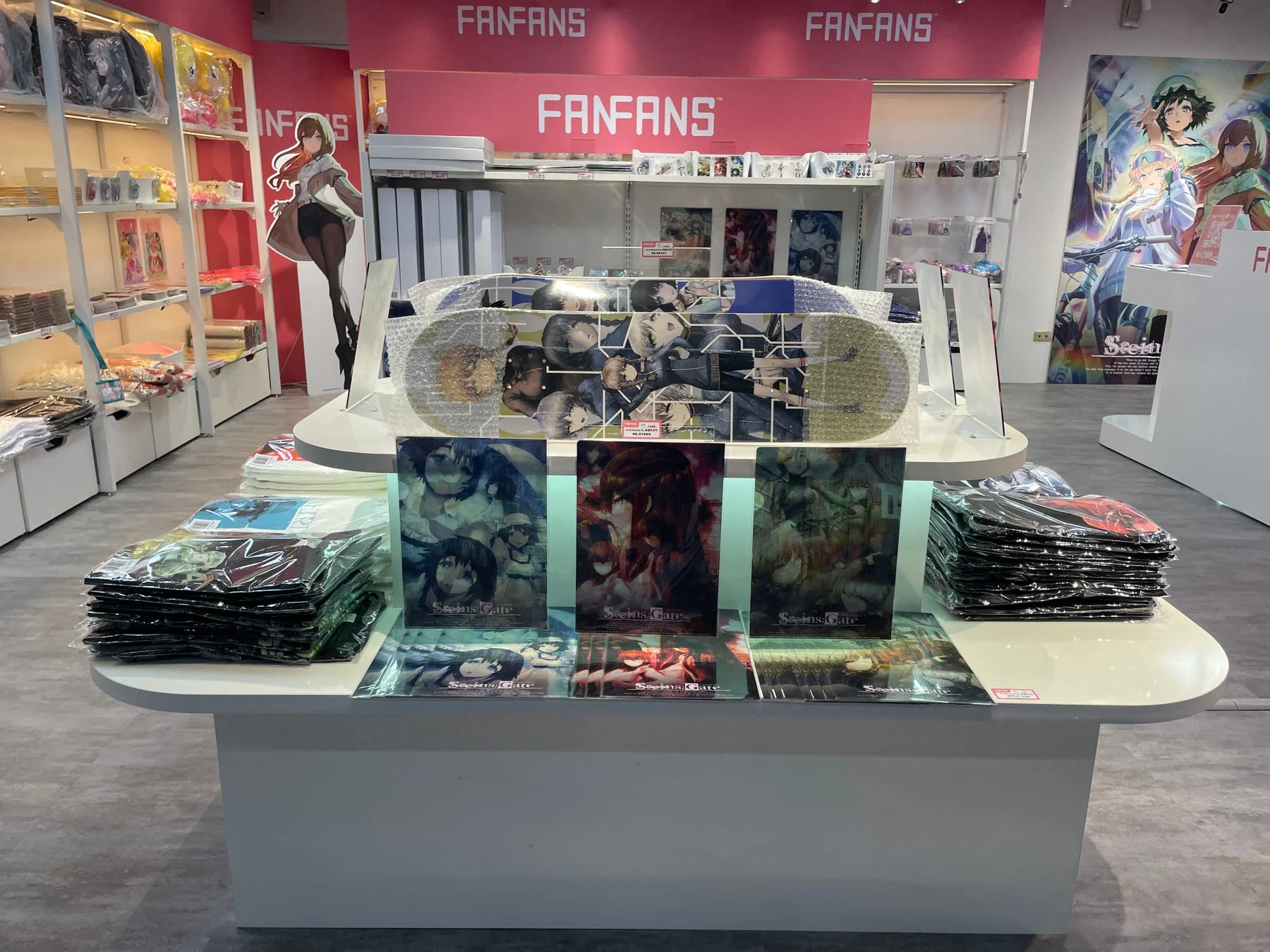 グッズがずらり