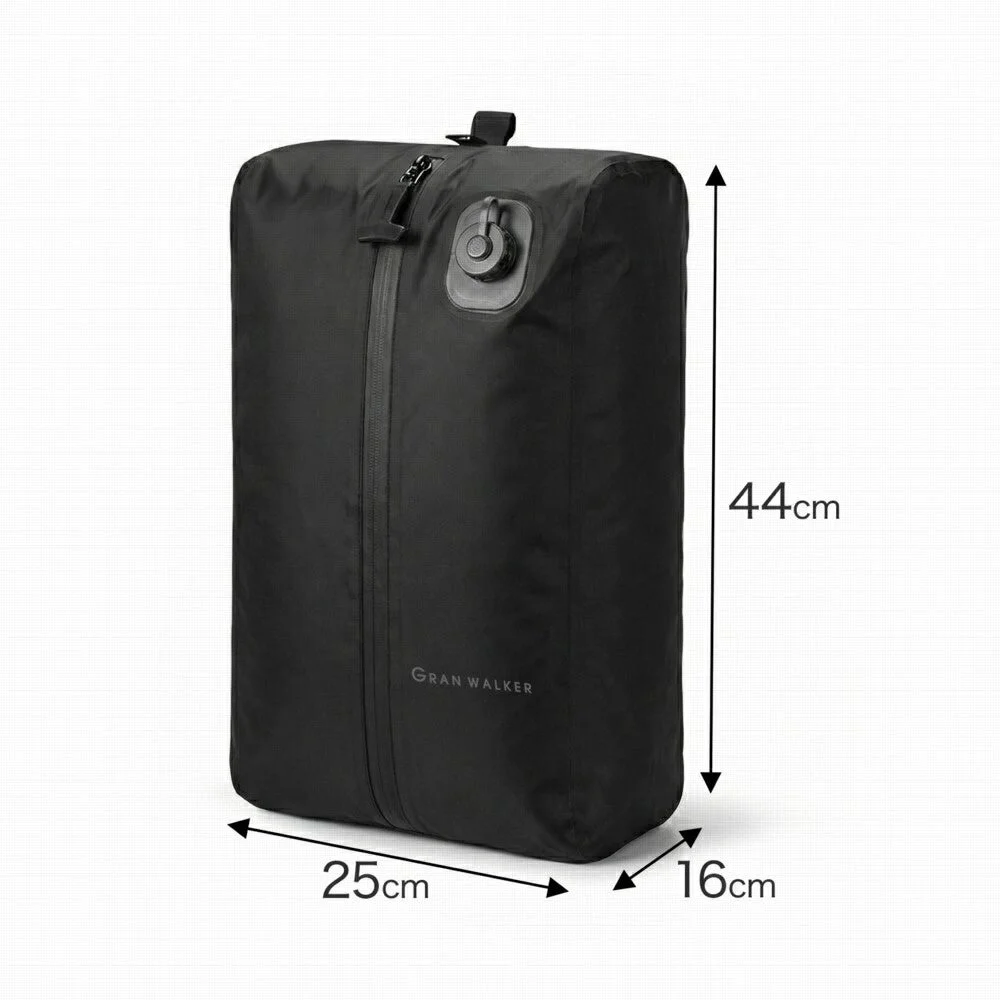 黒色の縦長収納バッグで、GRAN WALKERのロゴが入っています。