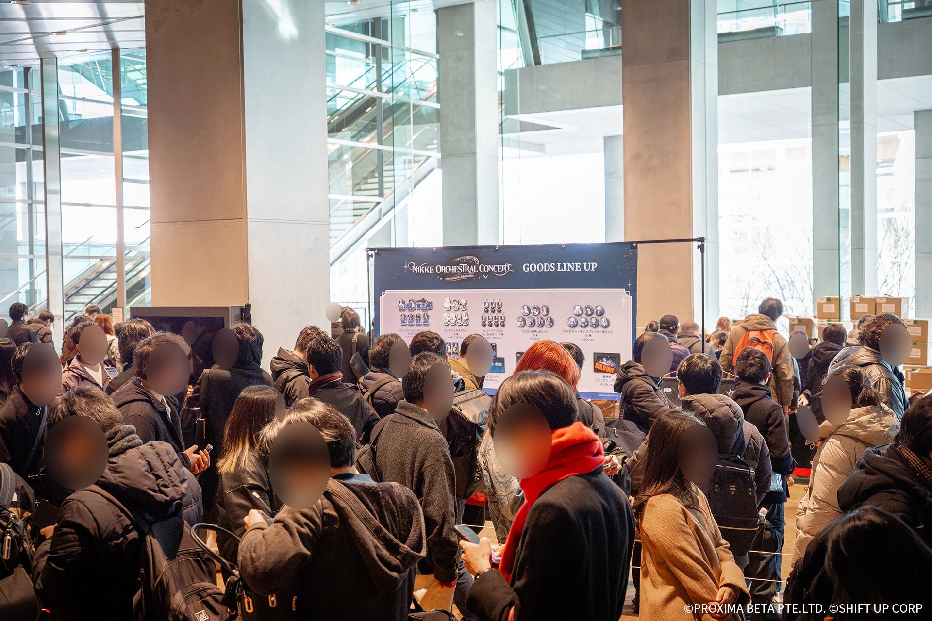 グッズ販売の列