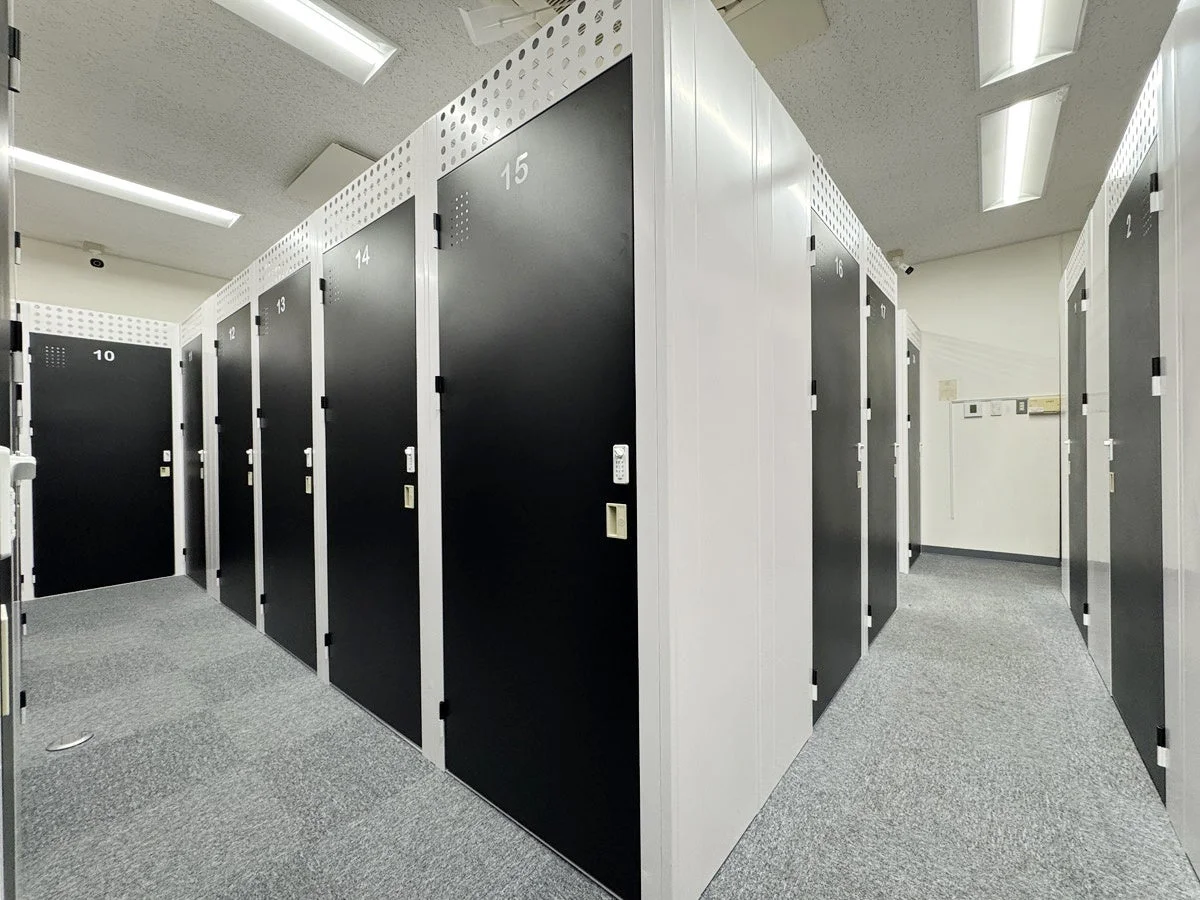 清潔感のあるトランクルームの通路