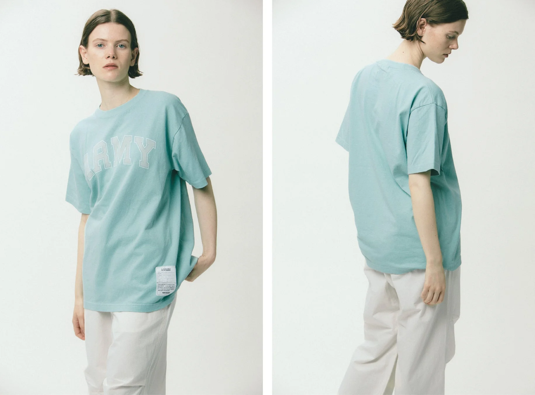 ARMYロゴTシャツと白パンツの女性モデル