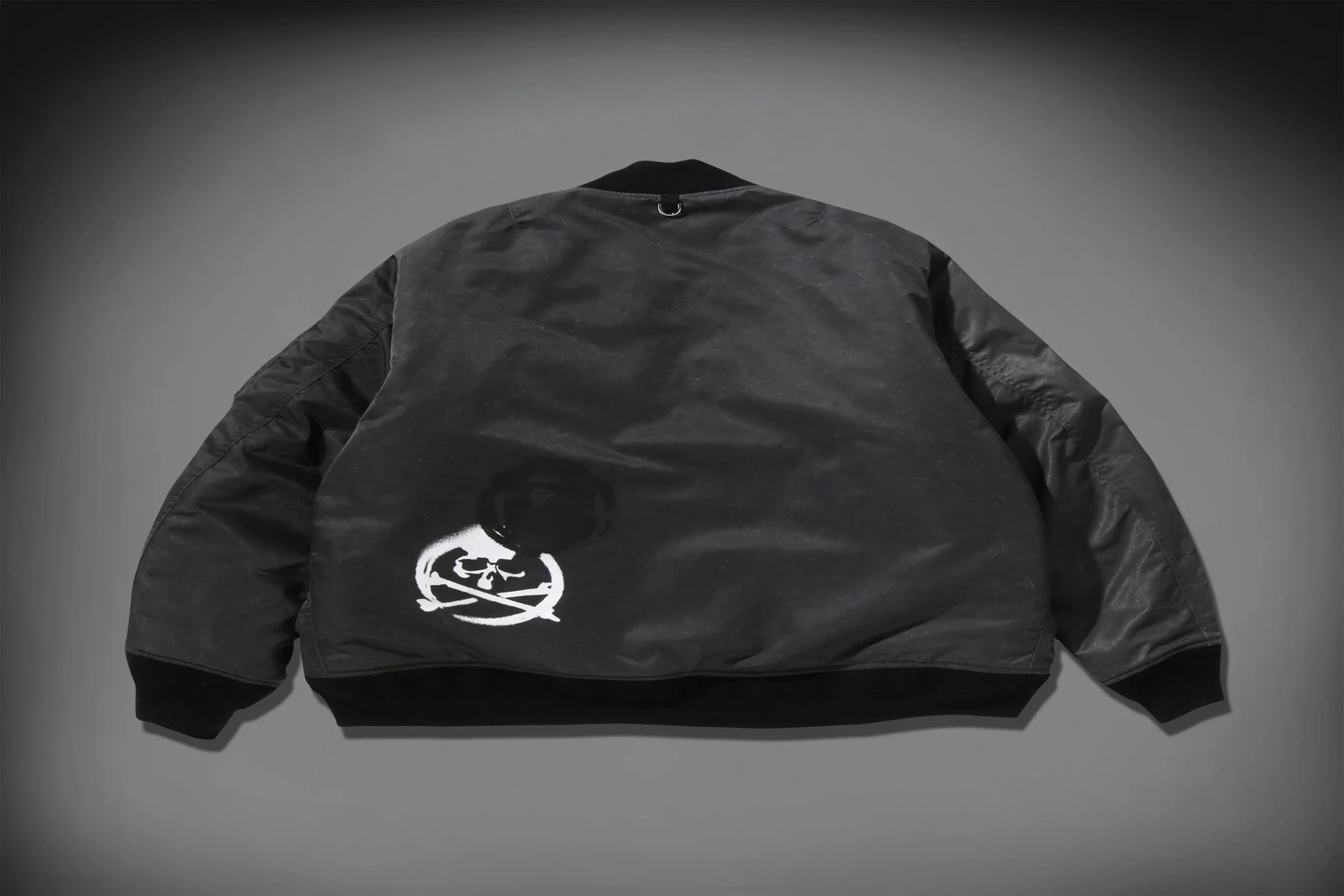 ボンバージャケット バック