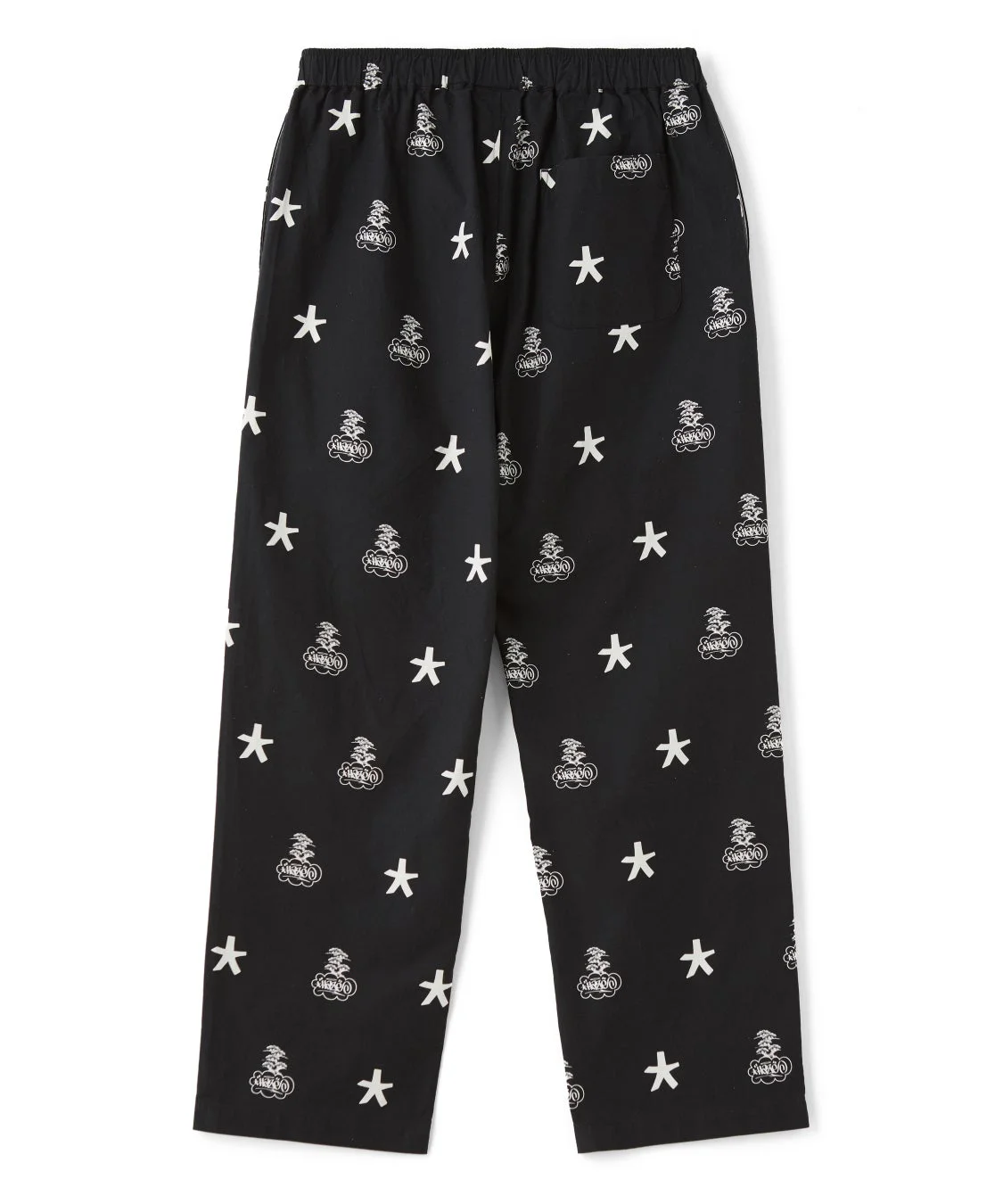 黒地に星柄と「大和」の文字が入ったパンツ