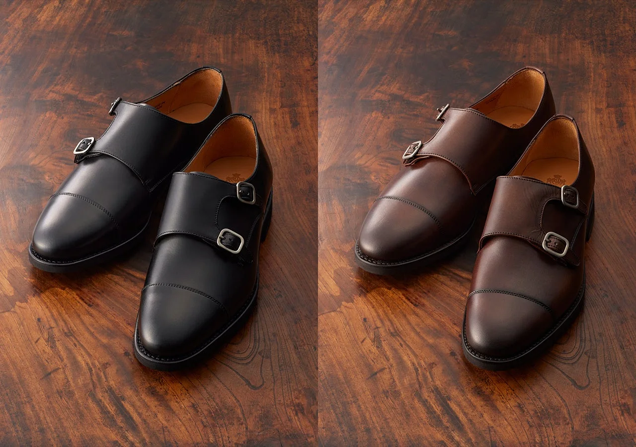黒と茶のダブルモンクストラップの革靴