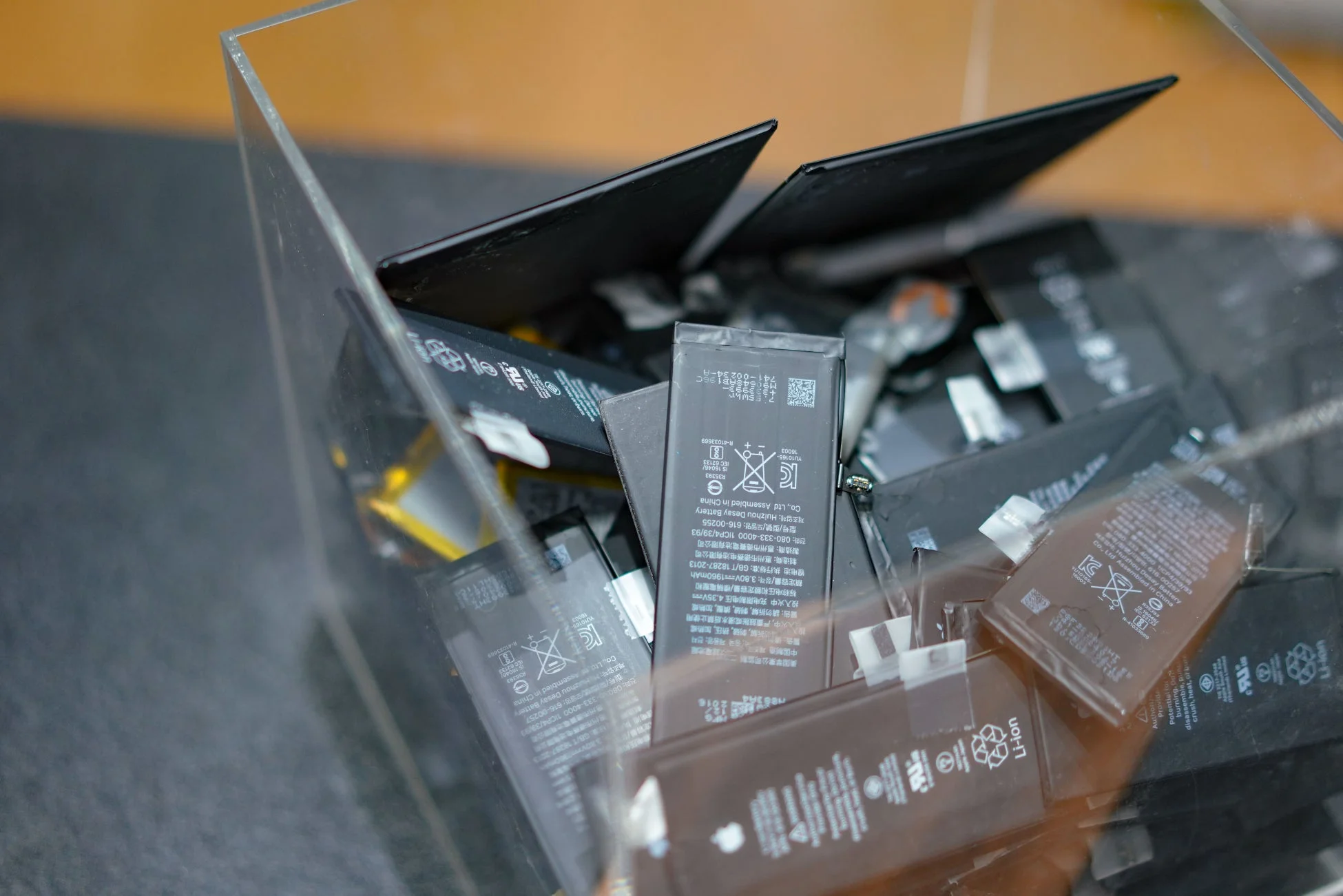 大量のリチウムイオンバッテリー