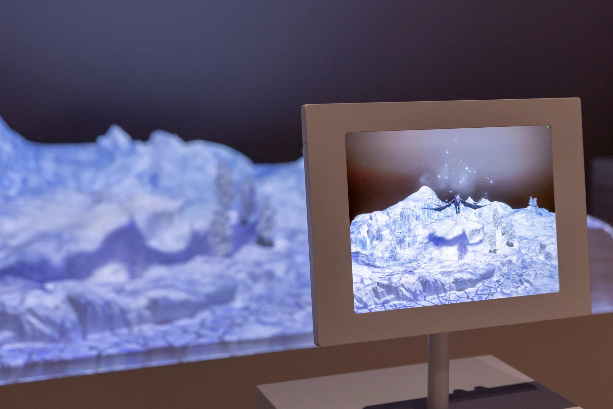 氷山とドラゴンのデジタルアート展示