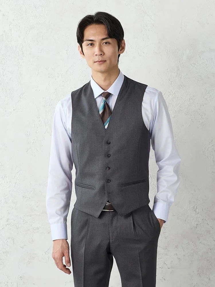 グレーのスリーピーススーツ