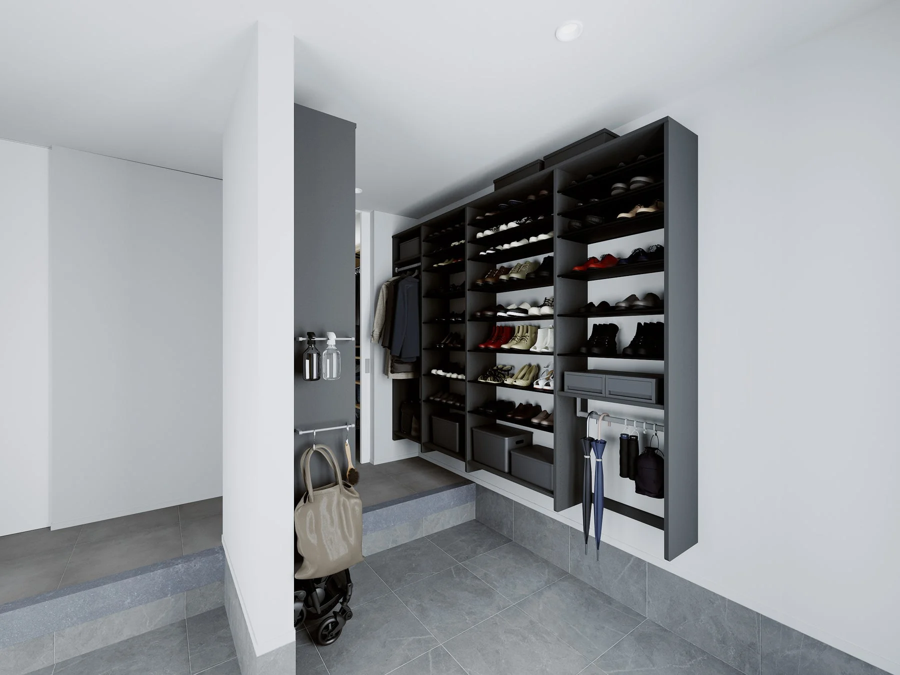 玄関に設置された、多数の靴や衣類、小物などを効率的に収納できるグレーのモダンなシューズクローク。