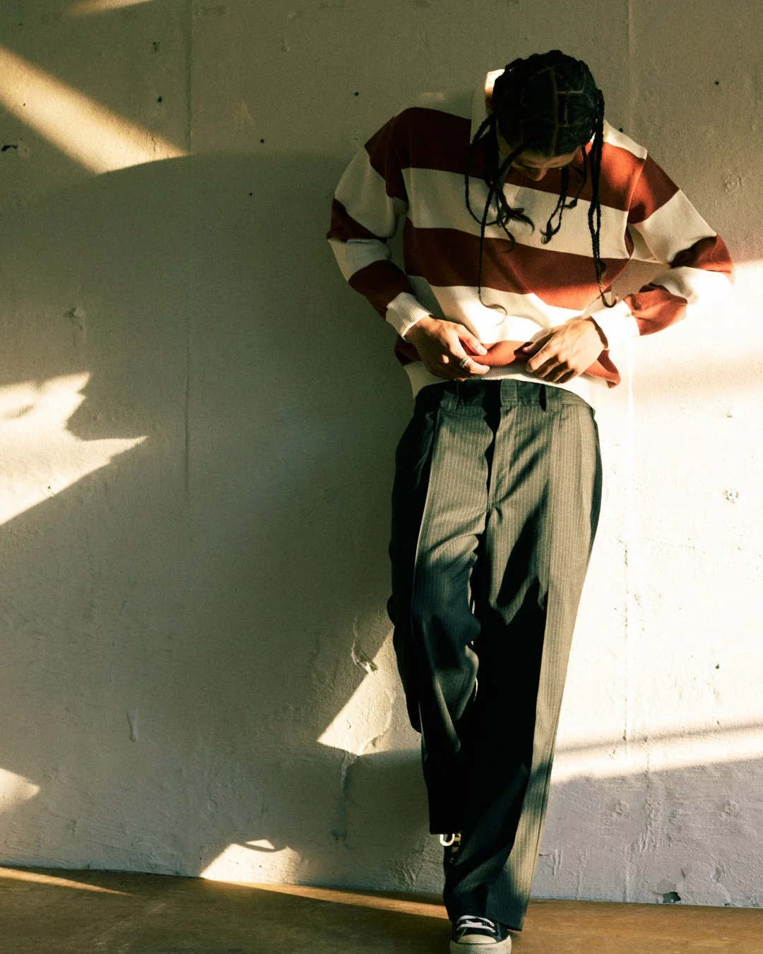 Saturdays NYCとDickiesのコラボレーションアイテムの着用イメージ