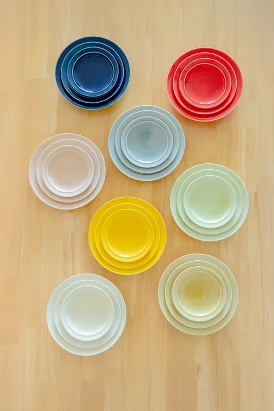 カラフルな皿