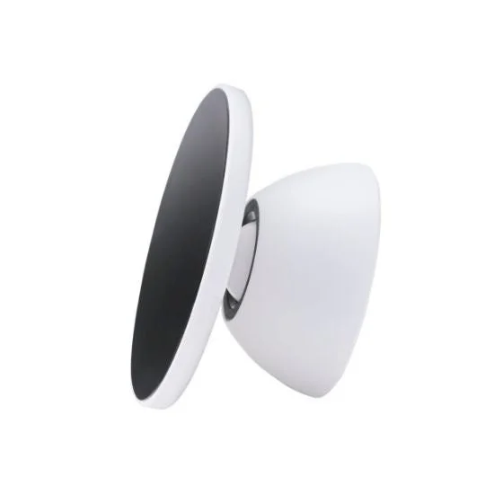 白い背景に置かれた、白と黒のシンプルなデザインの電子デバイス