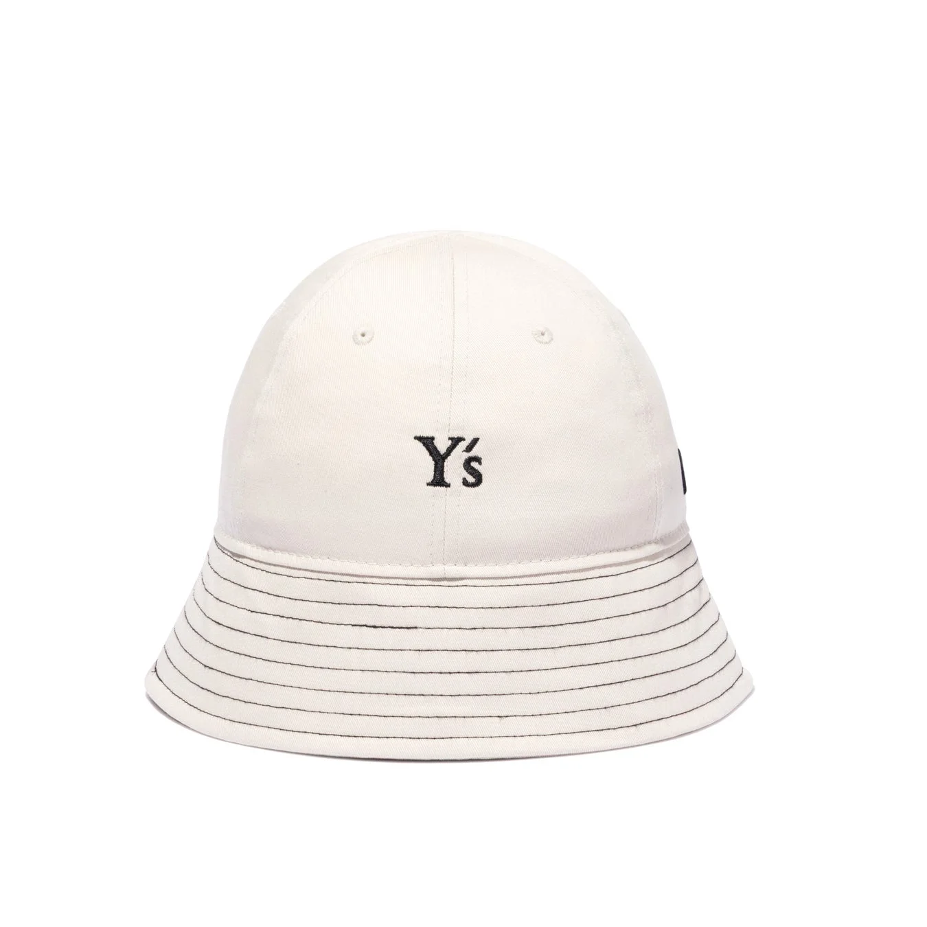 クリーム色のバケットハット