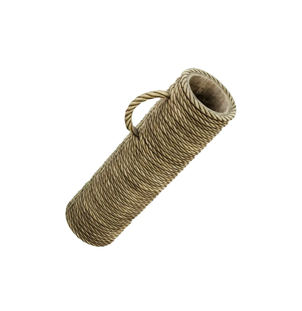 縄が巻かれた筒