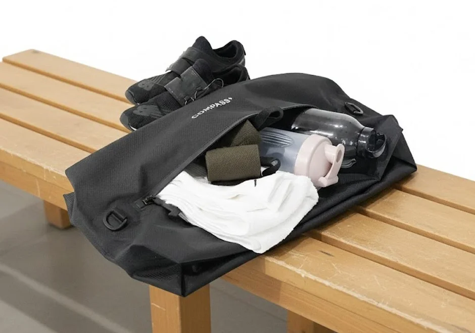 スポーツバッグとシューズ