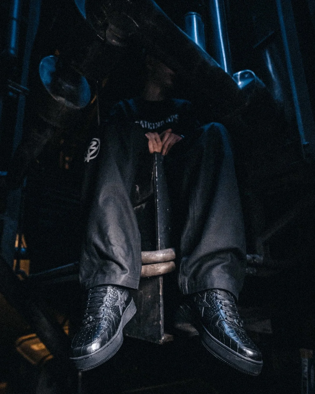 スニーカーと人物