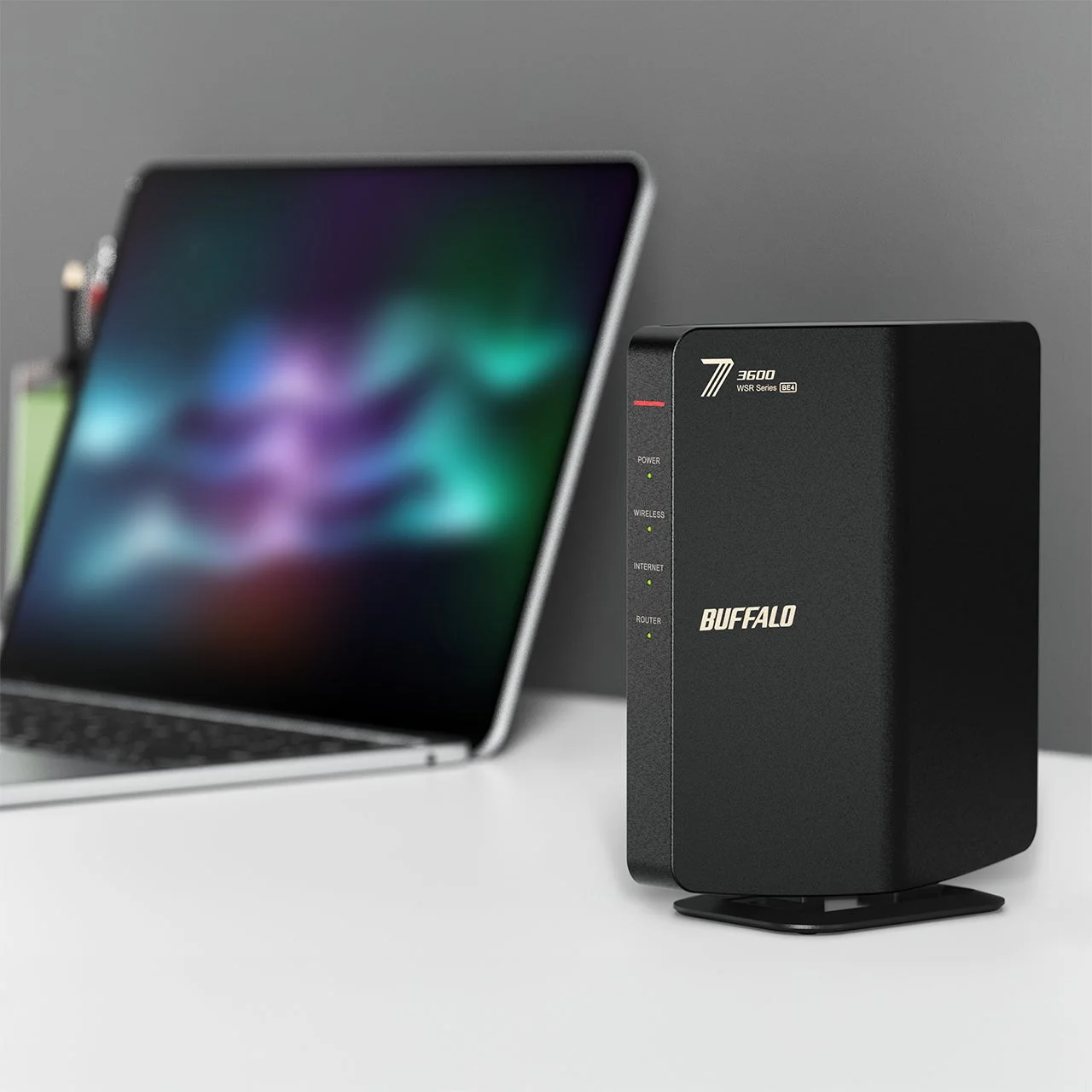 デスクに置かれたバッファロー Wi-Fiルーター