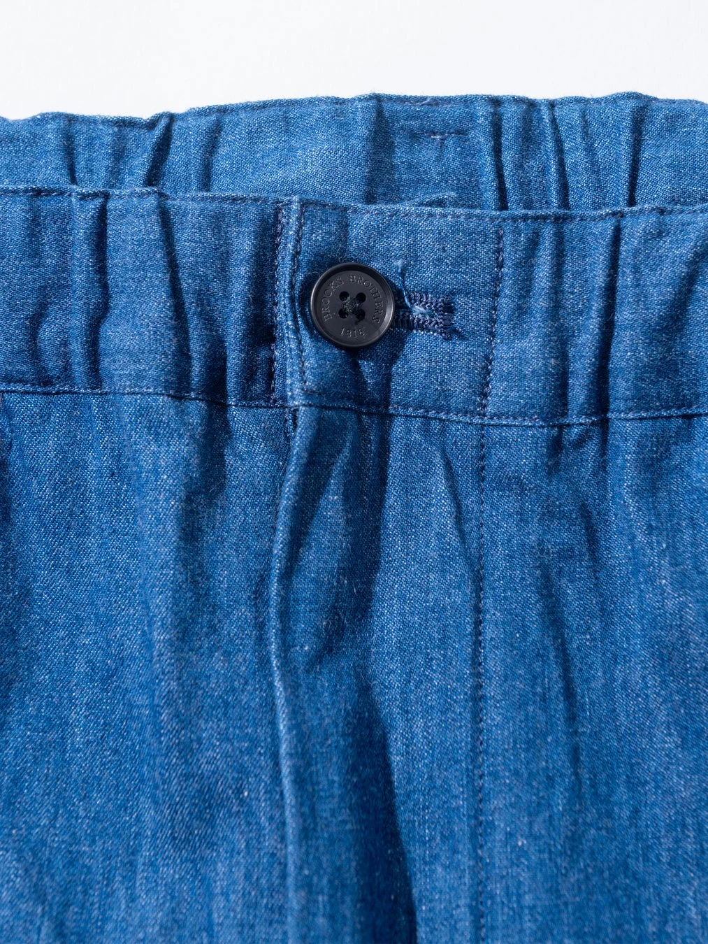 「BROOKS BROTHERS 1818」と刻印されたボタン