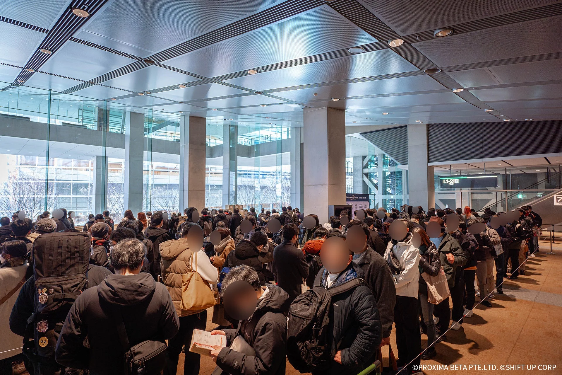 ロビーの混雑した様子