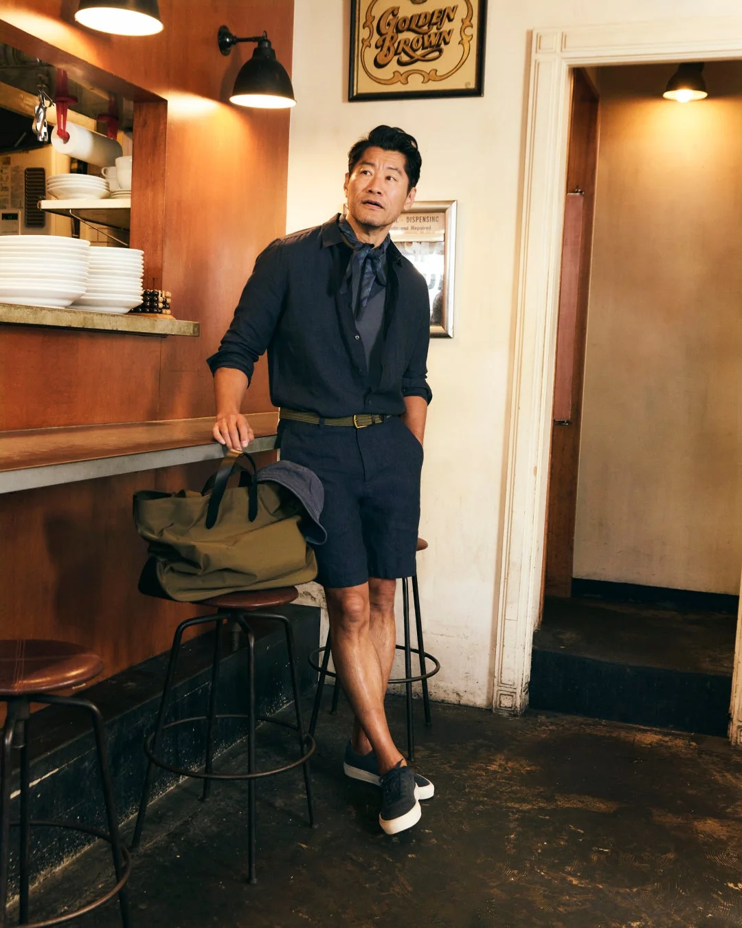 ショートパンツ姿の男性