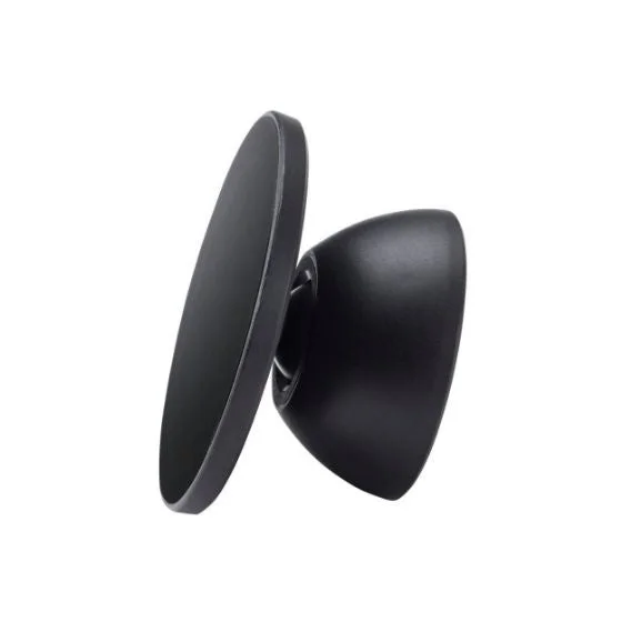 白い背景に黒い円盤状のマグネット式マウントが写っている