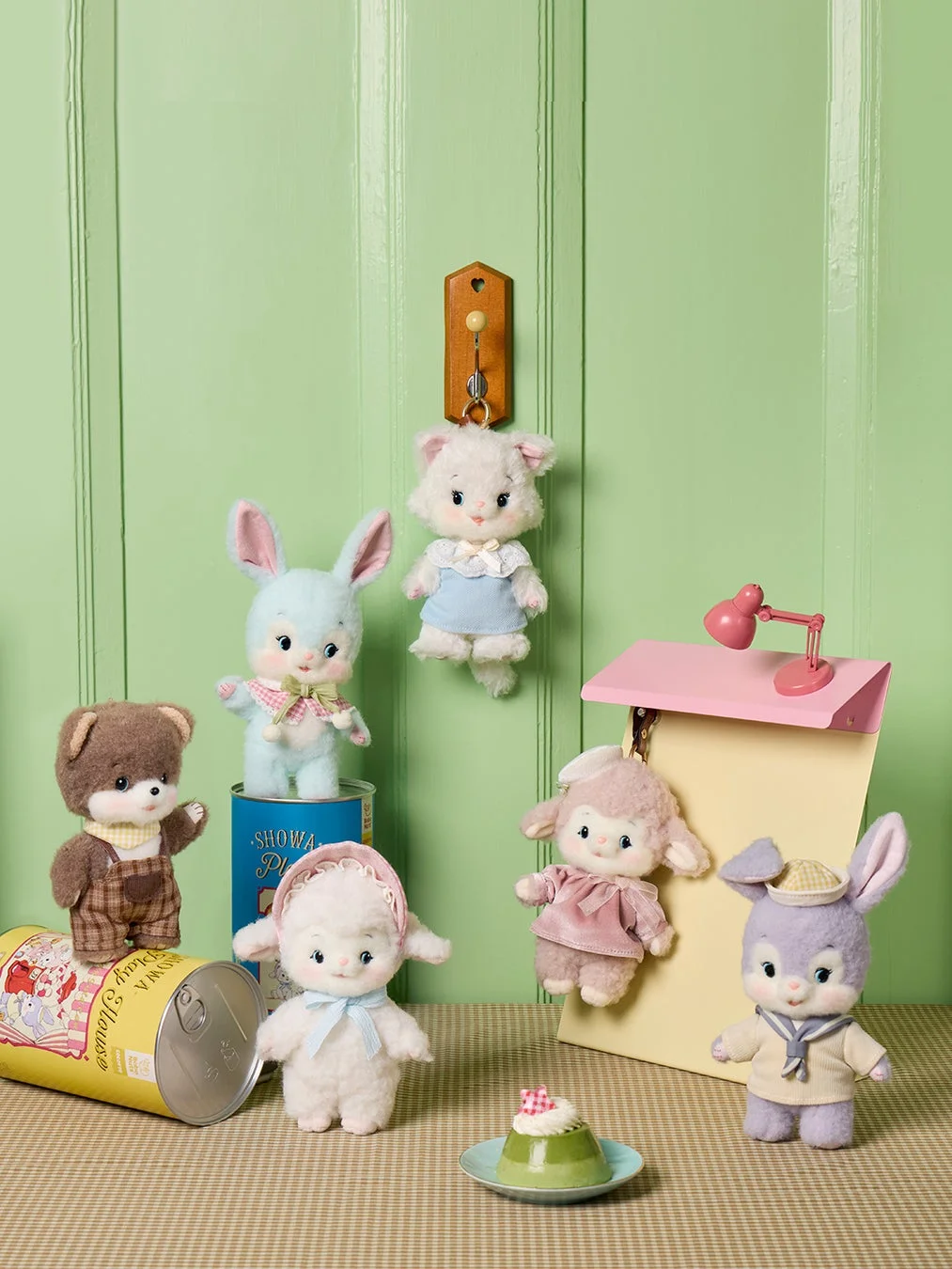 可愛らしいレトロなぬいぐるみたち