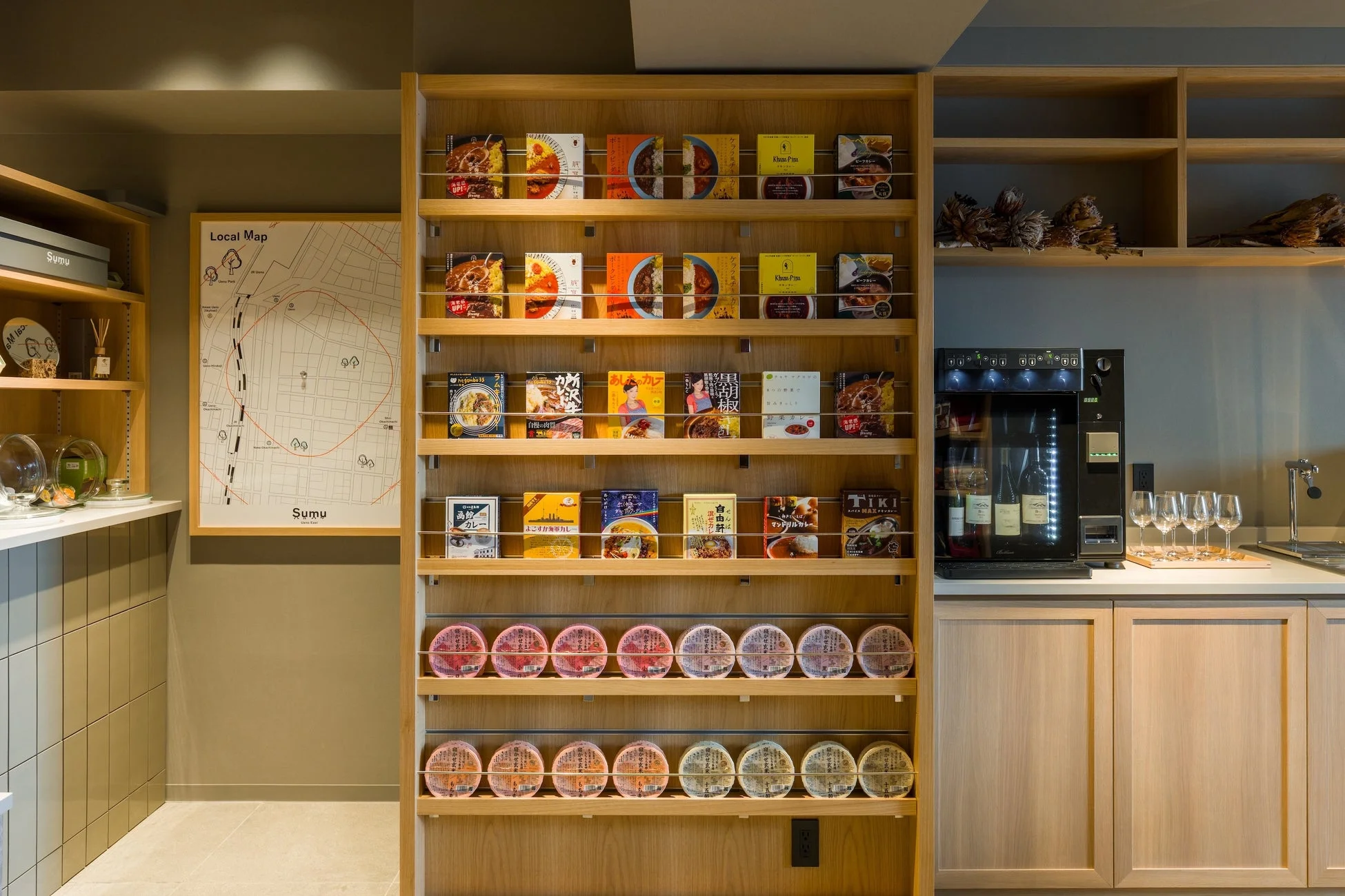 Sumu Shopのレトルトカレーコーナー