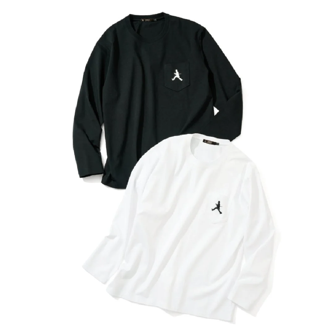 白と黒の長袖Tシャツ