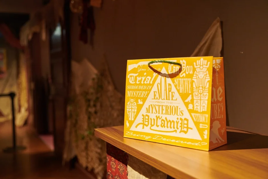 『謎だらけのピラミッドからの脱出』オリジナルグッズショッパー