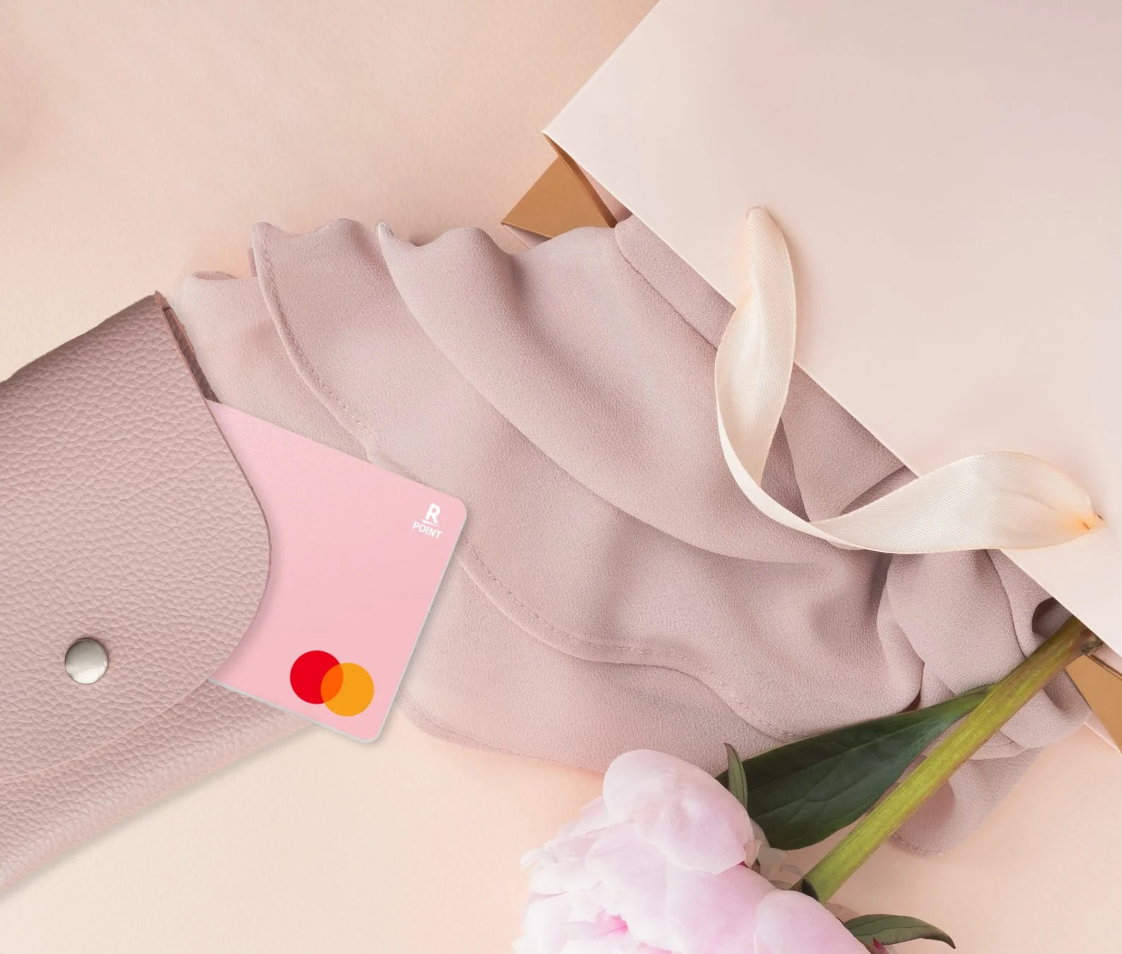 パステルカラーの楽天カードと小物