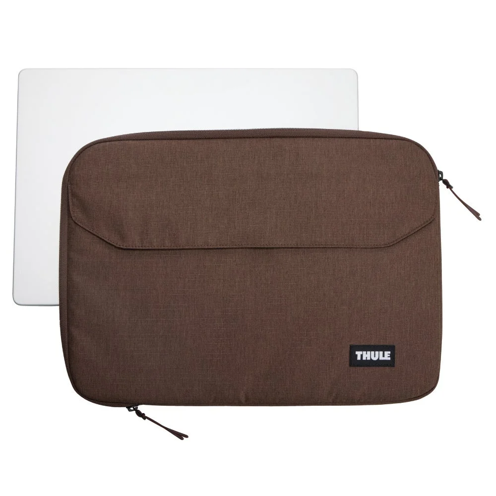 PCを収納したThule Lithos スリーブ