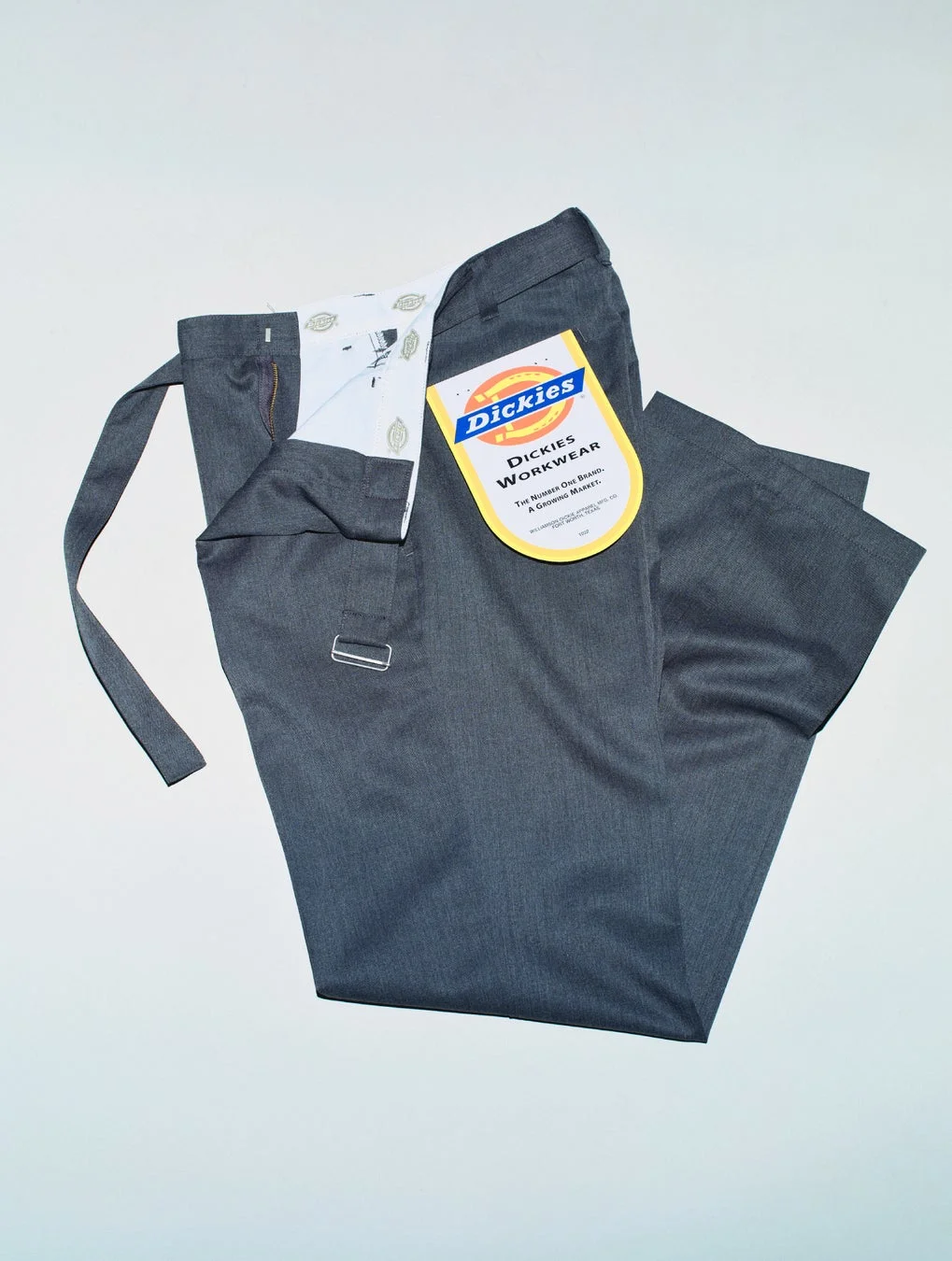 グレーのワークパンツ