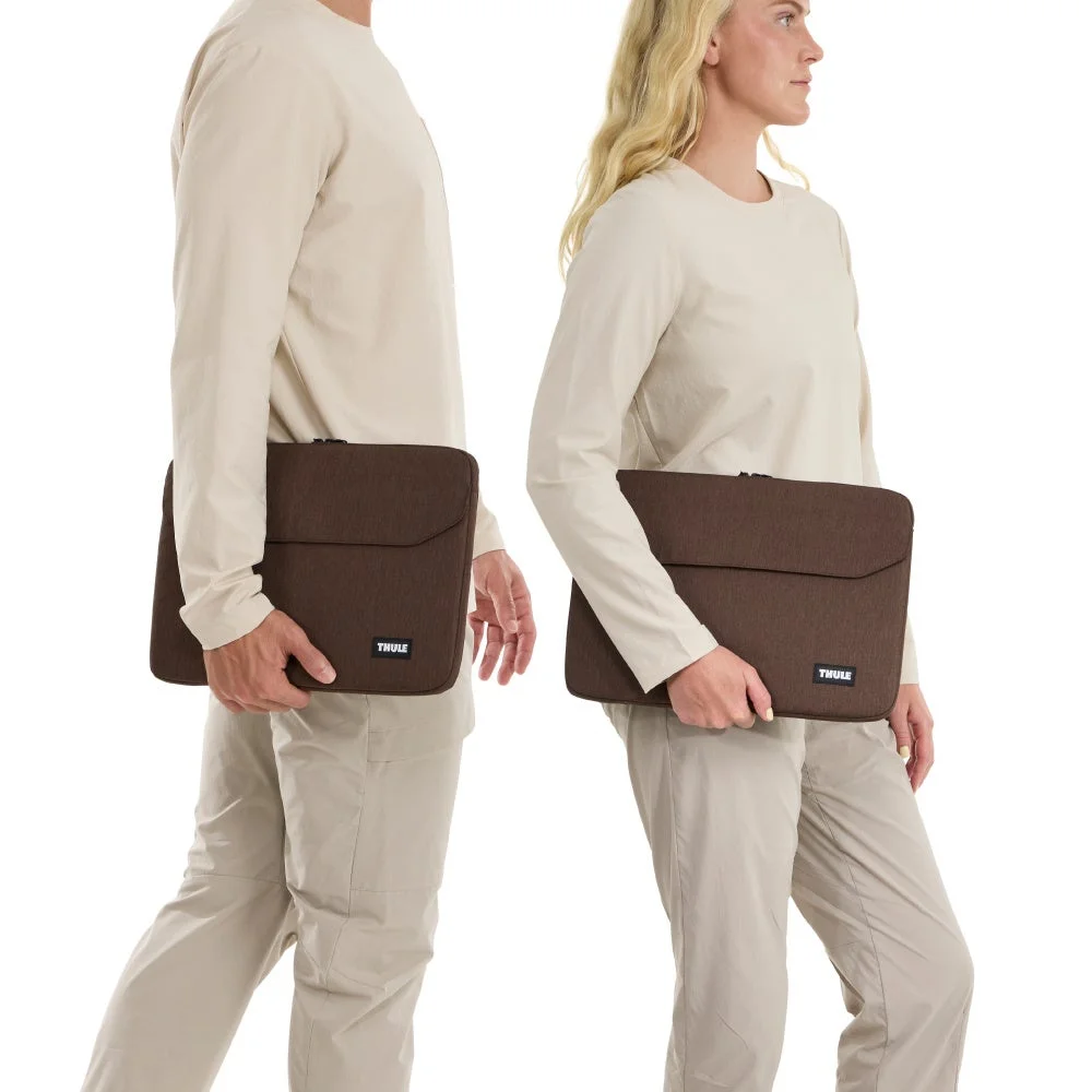 Thule Lithos スリーブを持つ男女