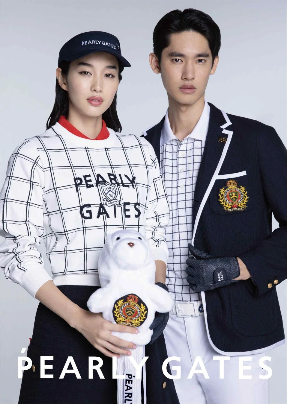 パーリーゲイツのゴルフウェアを着た男女モデル