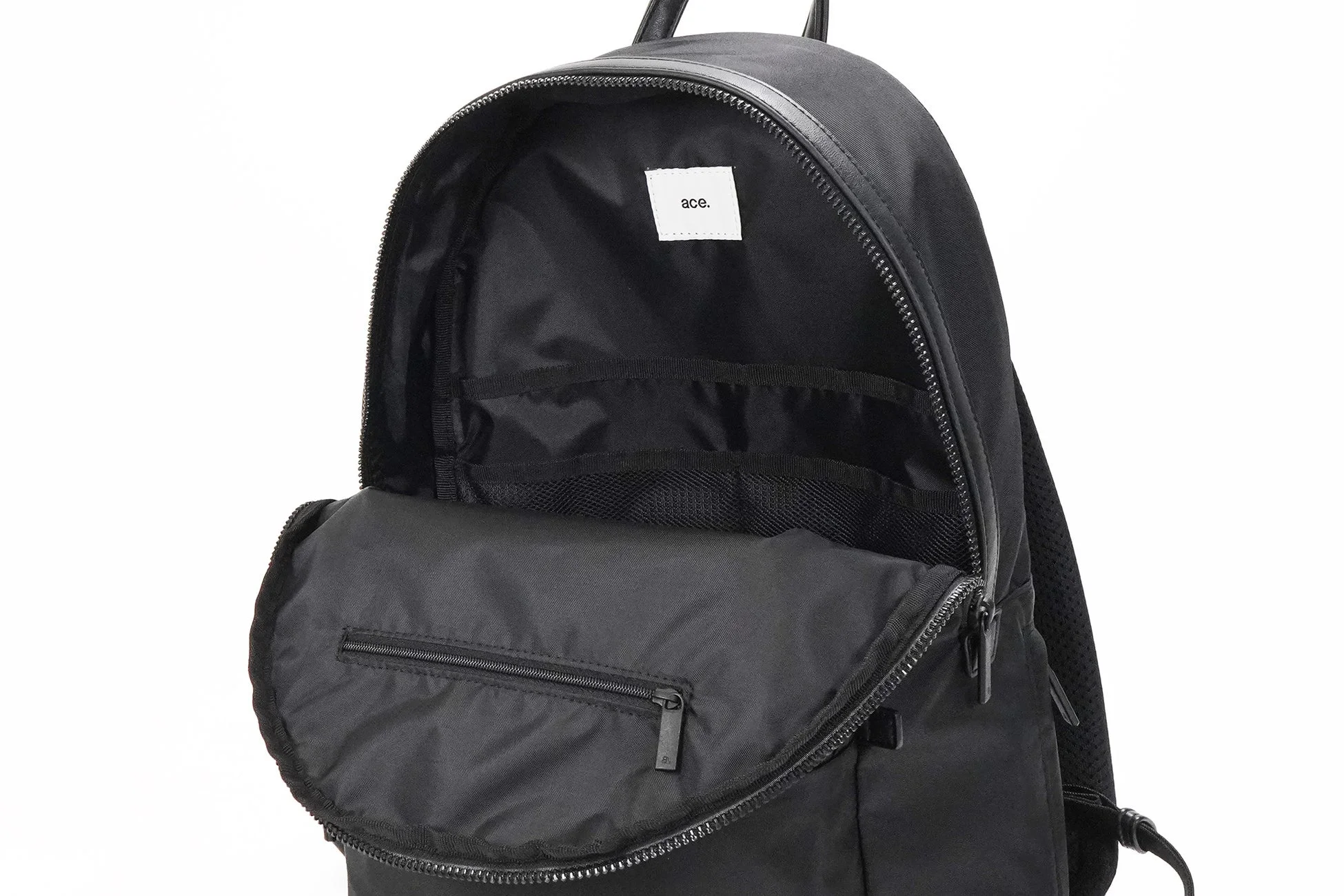 RENOU内装ポケット