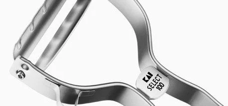 銀色の金属製調理器具のクローズアップ画像