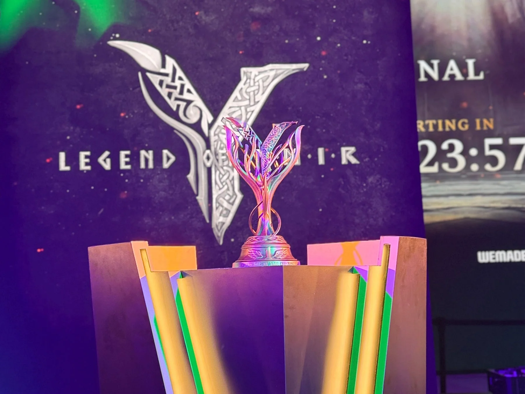 eスポーツイベントのトロフィーとカウントダウン